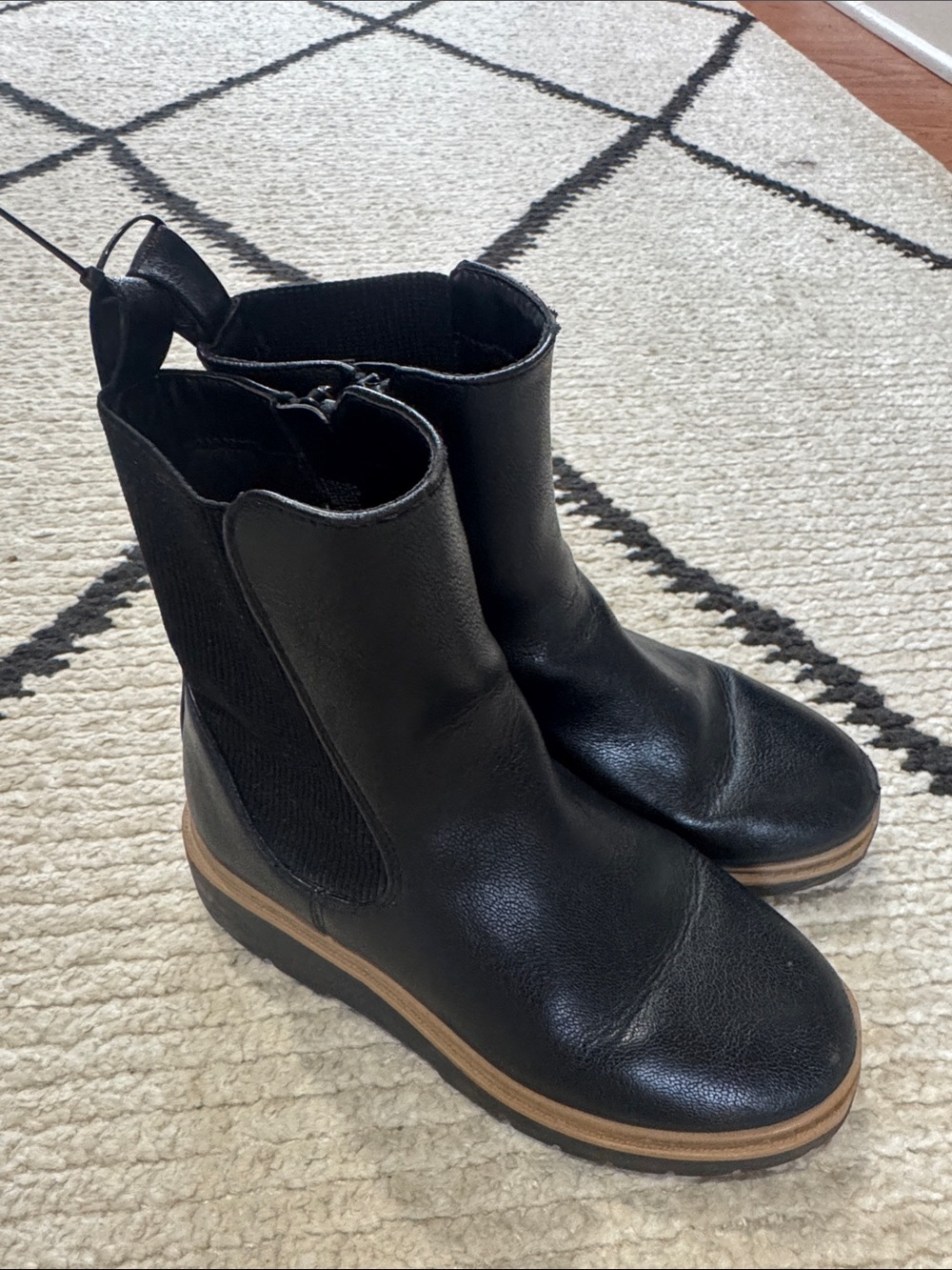 Art class girls faux leather Chelsea inside zip Boots 13Y